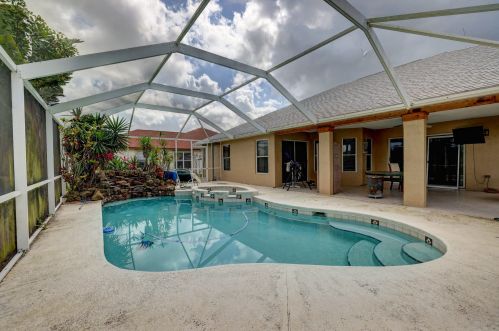 174 Dalton Cir, Fort Pierce FL 34953-5847 exterior