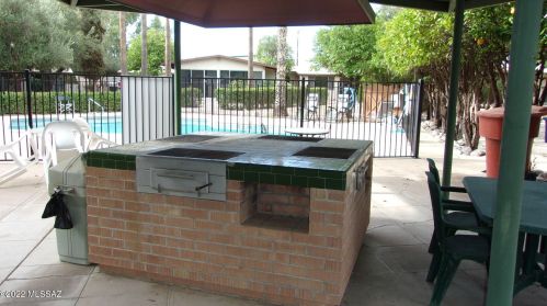 1002 Kolb Rd, Tucson AZ 85710-4963 exterior