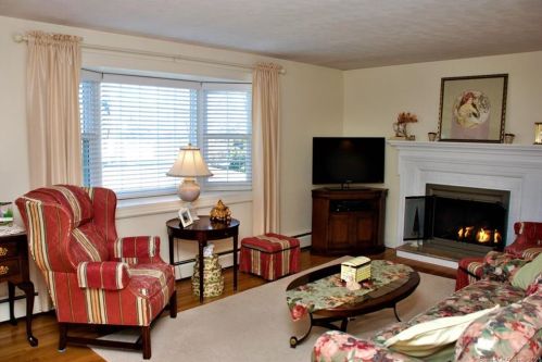 6 Buchanan Rd, Enfield CT 06082-5327 exterior