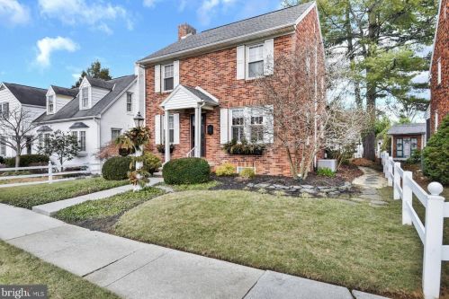 208 Fleming Ave, Hanover, PA 17331-3610