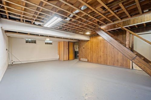 3927 Blvd Dr, Pittsburgh PA 15217-2619 exterior