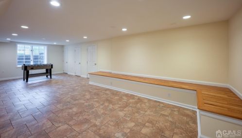 55 Oliver Ave, Edison NJ 08820-3122 exterior