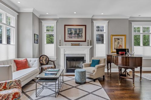 3800 Paulina St, Chicago, IL 60609-2057