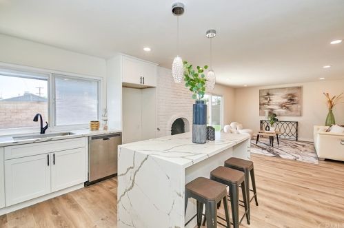 17522 Medford Ave, Tustin CA  92780-1922 exterior