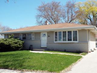 5354 9th St, Milwaukee, WI 53221-3631