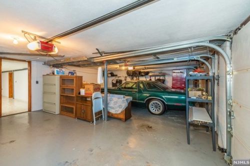 29 Westminster Ter, Town Center NJ 07052-2735 exterior