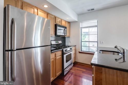 617 18th St, Philadelphia PA  19130-3301 exterior