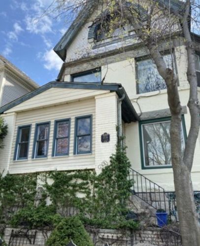1536 Jackson St, Milwaukee WI  53202-2002 exterior