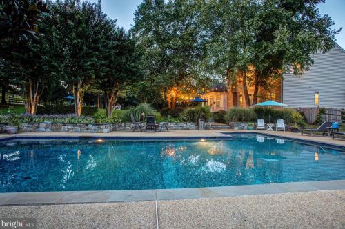 13606 Mt Prospect Dr, Rockville MD 20850-3510 exterior