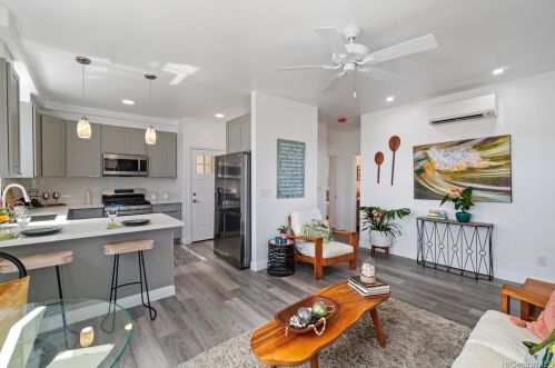 3252 Esther St, Honolulu HI  96815-4190 exterior