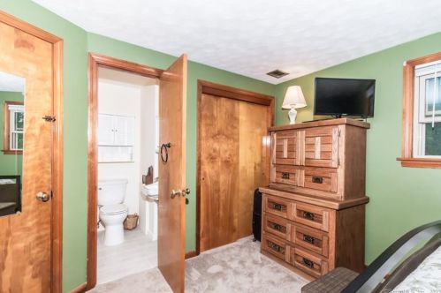 51 David St, Enfield CT 06082-5033 exterior