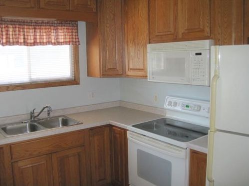 1013 12th St, Manitowoc, WI 54220-3208