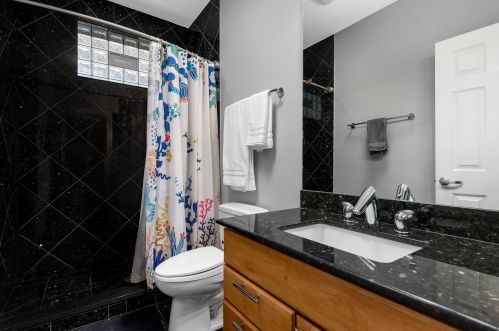 1523 School St, Chicago IL 60657-2121 exterior