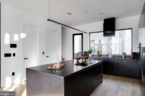 1355 Kater St, Philadelphia PA 19147-1817 exterior