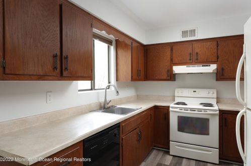 258 Clubhouse Dr, Middletown NJ 07748-1340 exterior