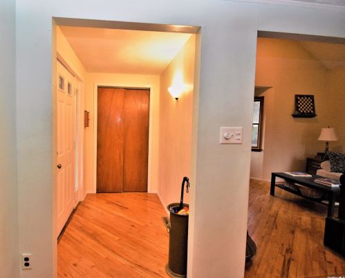 18 Nursery Rd, Huntington Station NY  11747-1029 exterior