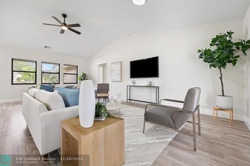 314 Thornhill Dr, Fort Pierce FL  34983-3701 exterior