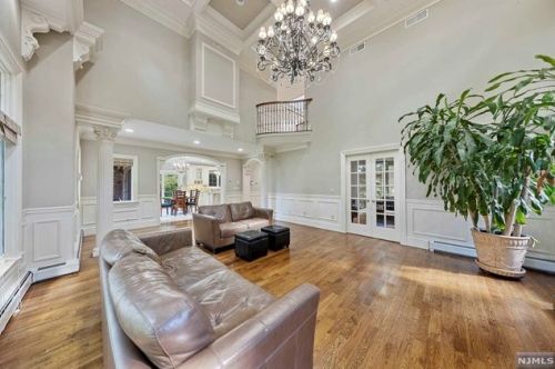 32 Lenox Ave, Demarest NJ 07627-2112 exterior