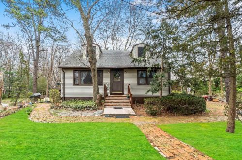 730 Palmer Ave, Middletown, NJ 07748-5175