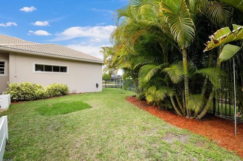 14479 Jekyll Is Ct, Naples FL 34119-4815 exterior