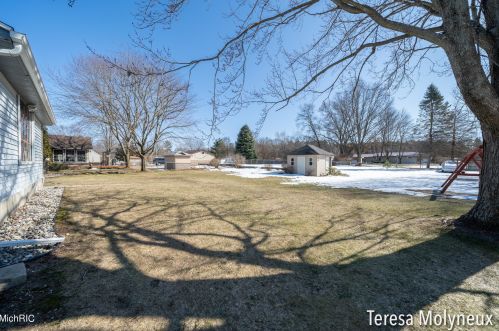 4085 Nicholl Ave, Meskegon MI 49444-3633 exterior