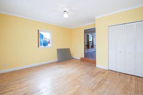 18 Grv St, Enfield CT 06082-4755 exterior