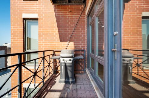 1444 Orleans St, Chicago IL 60610-6537 exterior