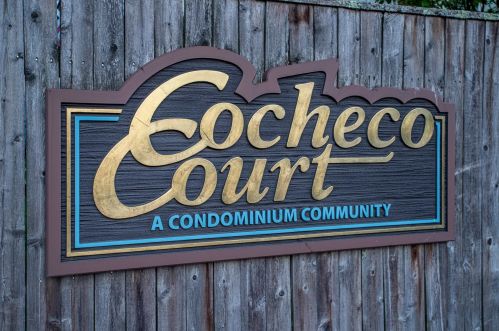 601 Cocheco Ct, Dover, NH 03820-4811