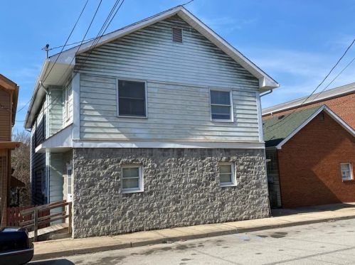 64 Race St, Manor, PA 15665-9719