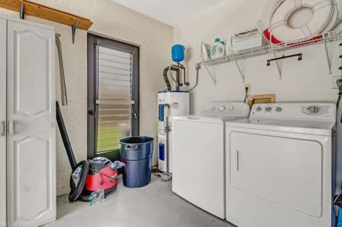 698 109 Ave, Naples FL 34108-1810 exterior