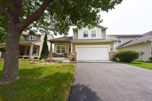 745 Newberry Ln, Chaska, MN 55318-3216