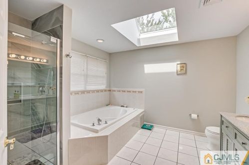 16 Sonia Ct, Edison NJ 08820-4443 exterior