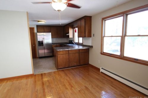 18 Earl St, Manchester CT  06040-4336 exterior