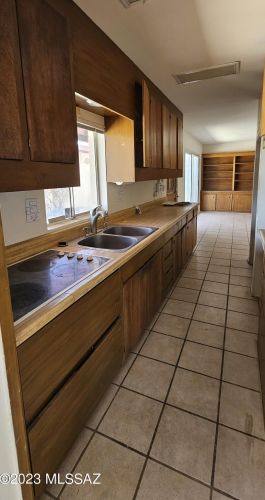 5302 Hawthorne St, Tucson AZ 85710-1645 exterior