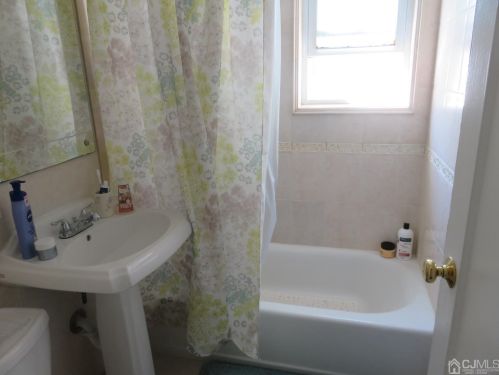 367 Eagle Ave, Perth Amboy NJ 08861-2745 exterior