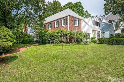 82 Spring St, Metuchen, NJ 08840-2318