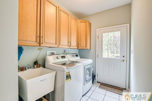 16 Sonia Ct, Edison NJ 08820-4443 exterior