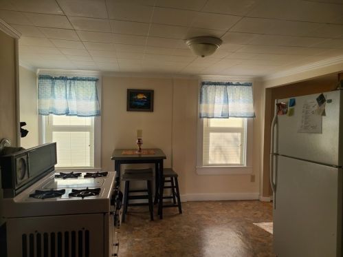 8 Monroe St, Taunton MA 02780-1847 exterior