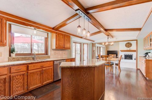 3177 Charlwood Dr, Rochester, MI 48306-3612