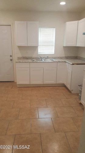 802 34th St, Tucson AZ  85713-4611 exterior