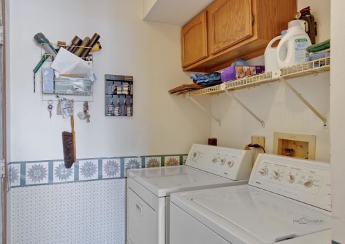 1404 Candlewood Dr, Bull Valley IL 60014-8964 exterior