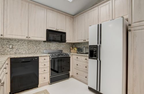 6264 Greenspointe Dr, Boynton Beach FL 33437-4915 exterior