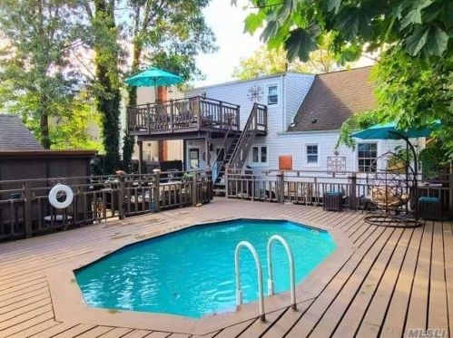 79 Berry St, Valley Stream NY 11580-3430 exterior