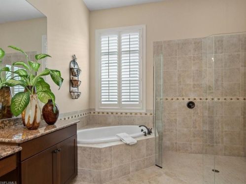 9313 Vercelli Ct, Naples FL 34113-7748 exterior