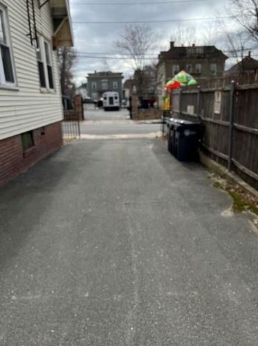 131 Daboll St, Providence RI 02907-2529 exterior