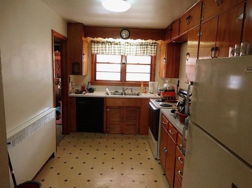 511 Stout St, Canton WI 54868-3123 exterior