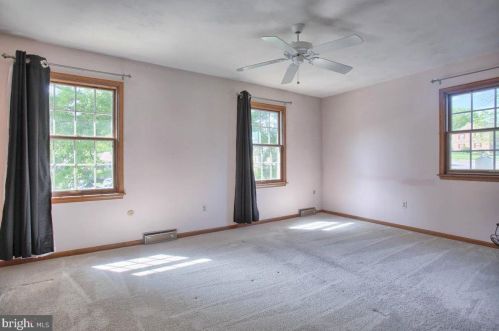 92 Roboda Blvd, Limerick PA 19468-2967 exterior