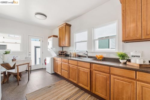 1247 Burnett St, Berkeley CA 94702-2436 exterior