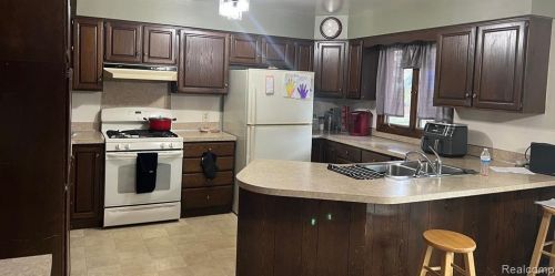 5508 Greenboro Dr, Grand Rapids, MI 49508-6045