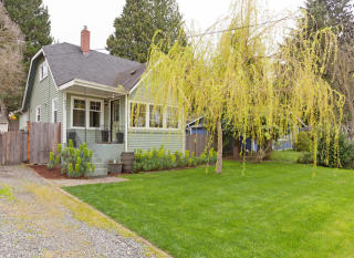 8832 24th Ave, Seattle, WA 98106-2213